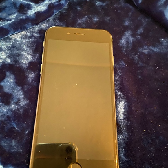 iPhone 4 - Picture 2 of 8